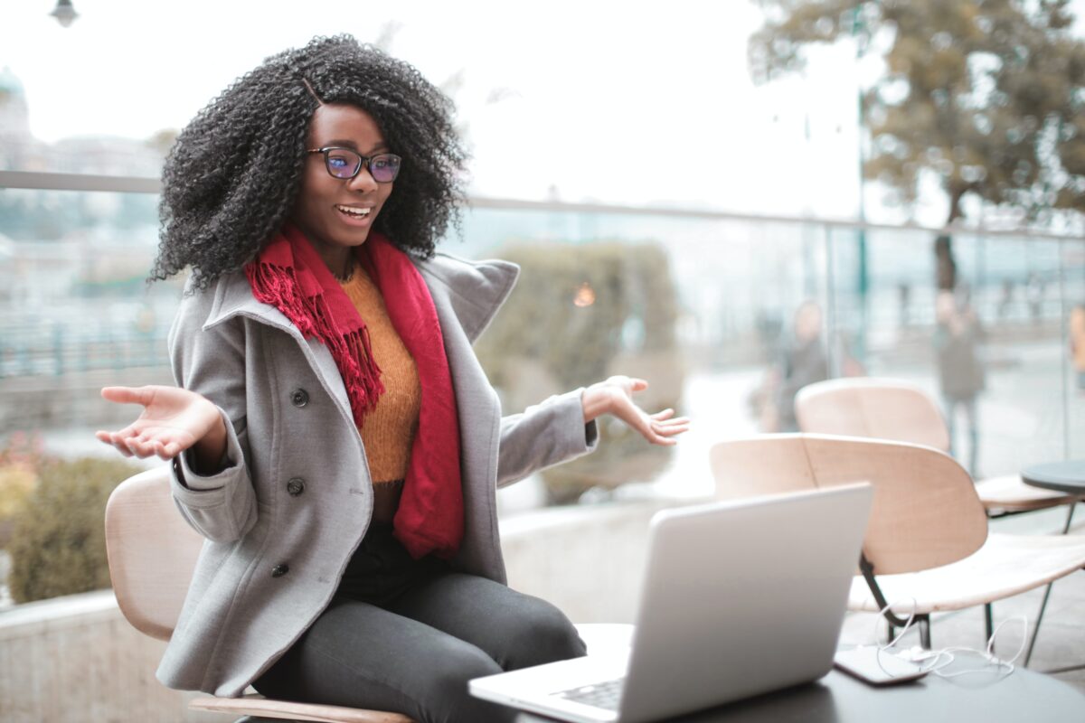 lady using macbook